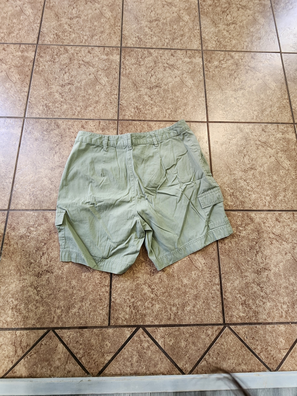 White Stag Light Sage Green Cargo Shorts - Picture 3 of 4